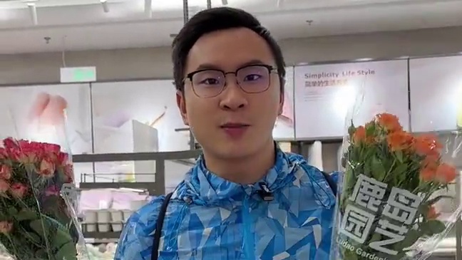 天呐，那个万年不上团购的UR，居然上了500代600，还是全场通用，我明天就去逛一天!!!#ur #