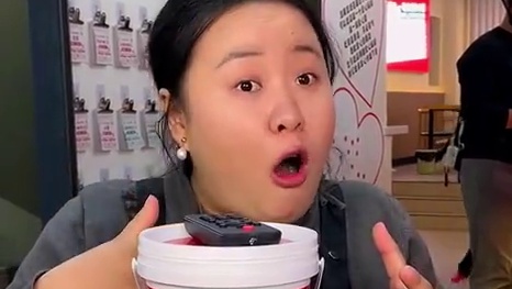 2斤1分钟！帅哥吃米线像龙卷风一样，居然没吃饱还点了外卖！#美食 #米线 #火锅米线