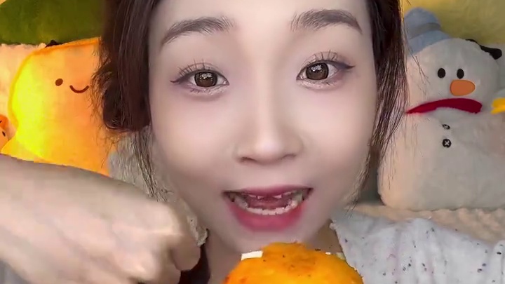 曹氏底料包煮的哦！嘎嘎方便！下自己喜欢的菜煮就行！大鱼丸真香啊！#曹氏 #谁懂这一口的好吃程度 #妈