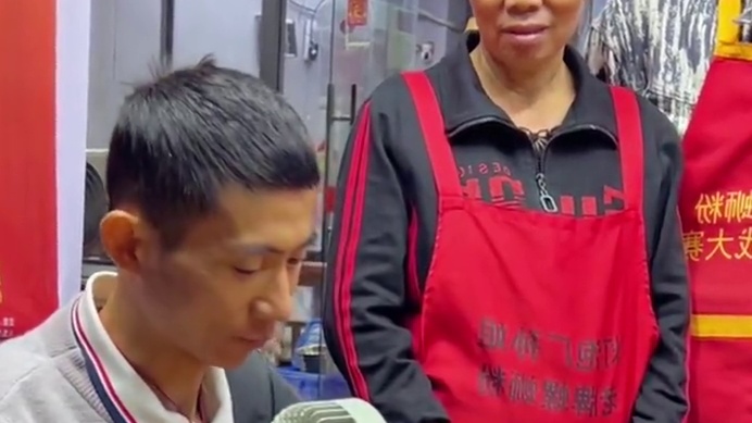 湖南刘大哥挑战6两螺蛳粉~你觉得他能挑战成功吗？#螺蛳粉