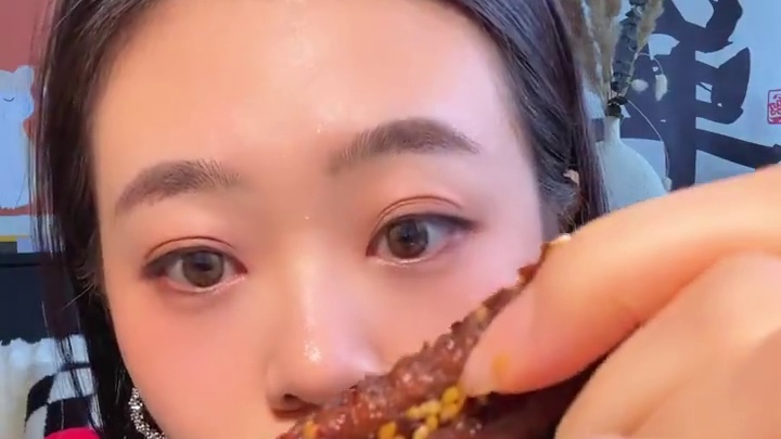 湖南人真的会吃！香香辣辣的#鸭翅 8-10个一包，让你追剧下酒吃的停不下来！#香辣鸭翅 #追剧小零食