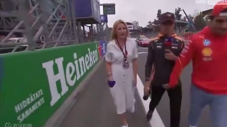 F1墨西哥大奖赛，诺里斯下路惨遭赛恩斯gank #方程式赛车 #f1 #诺里斯 #f1墨西哥大奖赛 