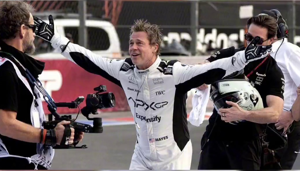 布拉德皮特夺冠！ F1墨西哥城大奖赛布拉德皮特冠军。别忘了这场比赛的平行时空里还有一个冠军！让我们恭