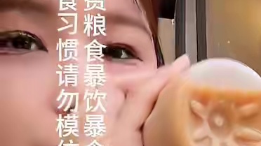 福建表妹挑战2斤半小面，直接叫板吴半饱男朋友邓炫疯，太牛了！#美食 #挑战 #吃面 #这一碗好过瘾 