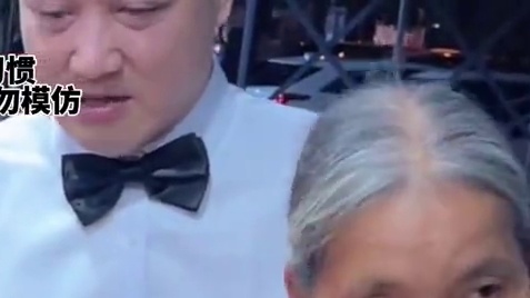 湖南帅哥挑战加3种辣椒~阿姨血亏2000块~#螺蛳粉