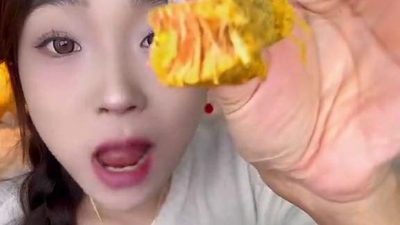 这个鸡肉干真的好好吃！！！！原切整肉哈！没有多余的油脂！越嚼越香！#谁懂这一口的好吃程度 #妈呀太香