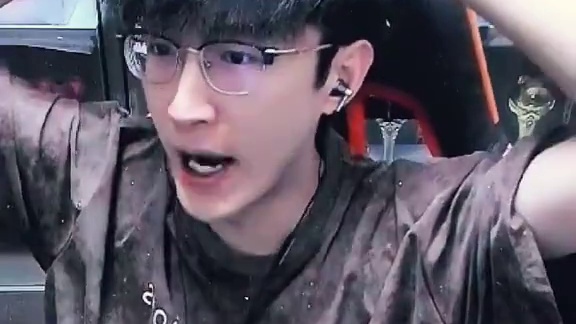 不是？这冲虚？ 