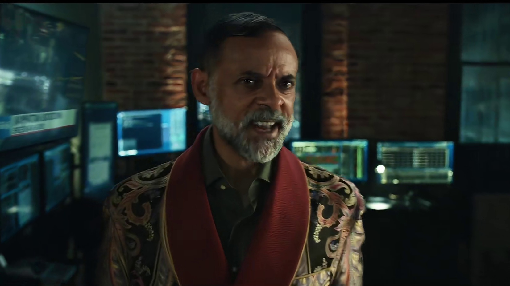 漫威“黑豹”男主遗作，2名劫匪枪杀8名警员，原来这一切都是圈套 #动作电影 #电影解说