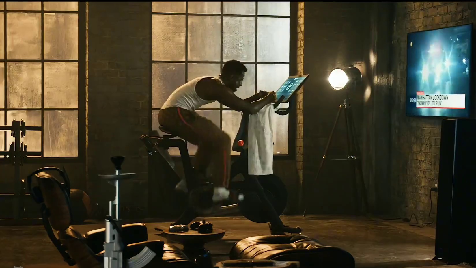 漫威“黑豹”男主遗作，2名劫匪枪杀8名警员，原来这一切都是圈套 #动作电影 #电影解说