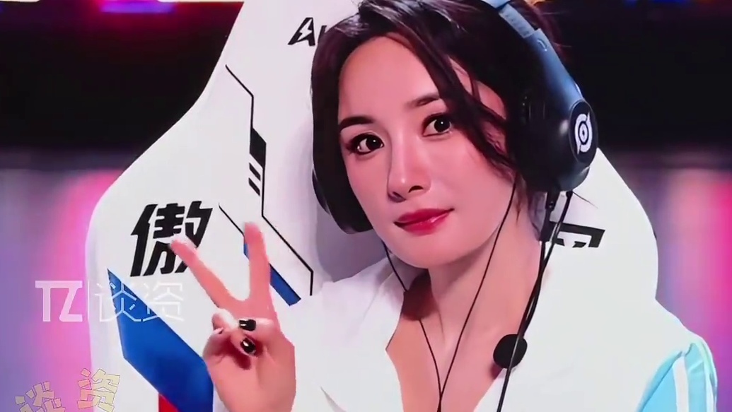 #杨幂 这个举动真的让i人瞬间觉得安全感满满，又被姐姐照顾到了！#无畏 #杨幂专门走过去给无畏分享笑