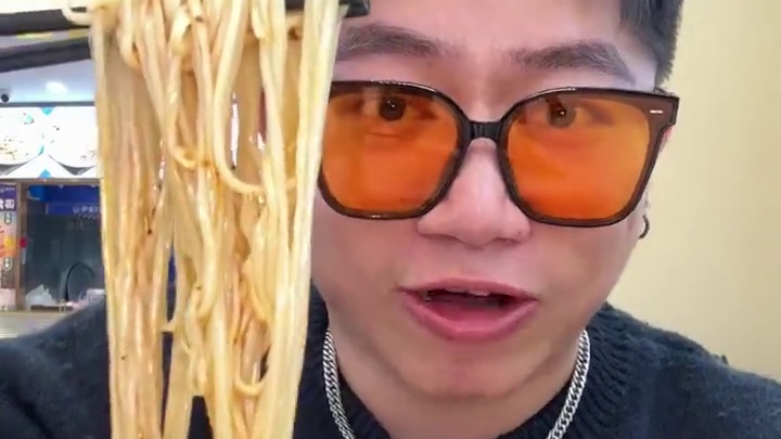 萧山居然还有这么便宜的牛肉面！这么一大碗居然之遥11.8！要是开在我家楼下我真天天去吃#牛肉面 #特