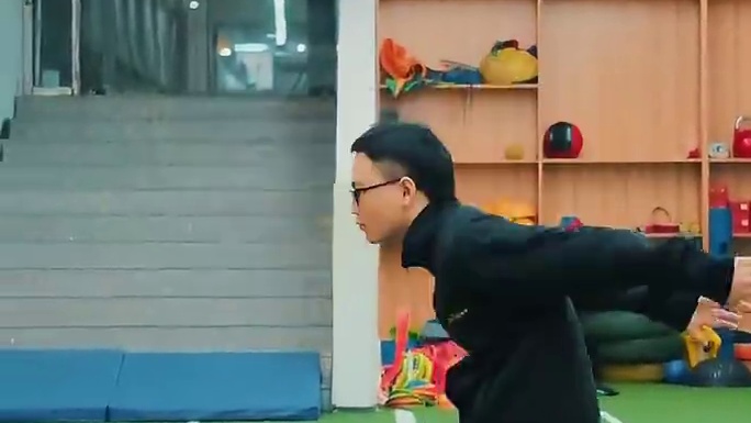 7个立定跳远满分技巧
零基础的满分训练方法
#壹冠运动#壹冠运动体育#立定跳远#跳远满分