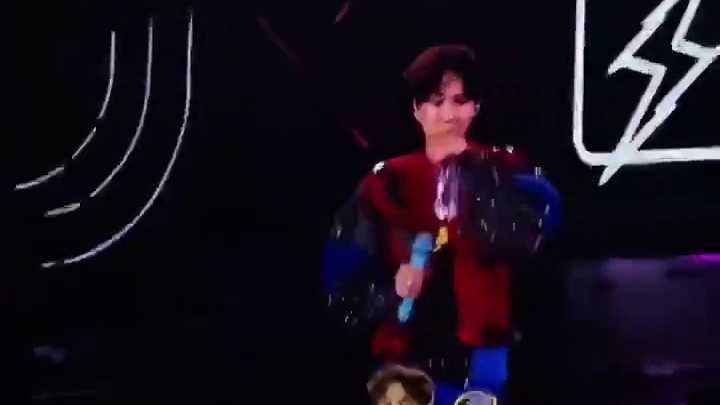 、围观下啦，汪苏泷S14总决赛给blg加油，可以有啊，汪苏泷S14总决赛给blg打call，我爱了！