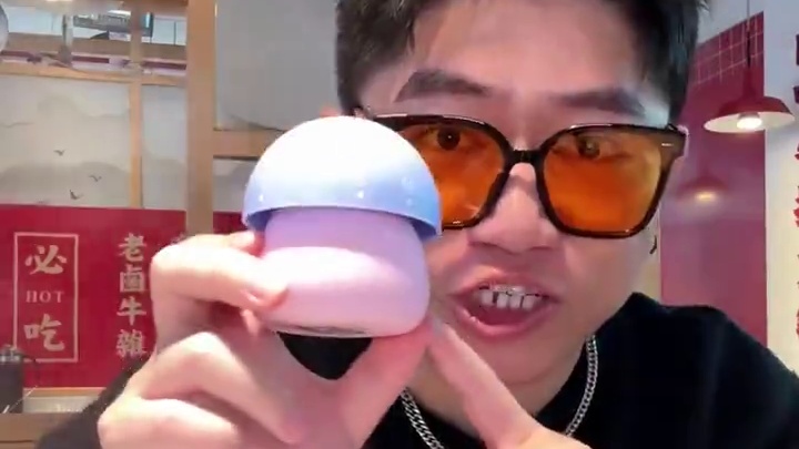 应该很少能吃到这么多菌子的椰子鸡火锅吧！还是滨江有创意！现在还有超划算的代金券#一口就被惊艳到的美食