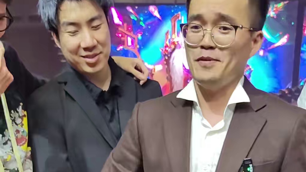 神奇魔术，重磅升级十万奖励，真金卡牌，骚男真帅#炉石传说#炉石传说黄金赛 #骚男