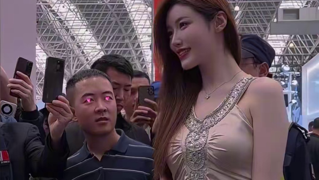 正派人只带眼看从不拍照，条纹哥的镭射眼火了！ #条纹哥 #车展