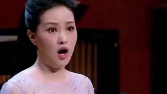 “女高音歌唱家”雷佳历时五年精心策划的诗歌作品音乐会，以跨界演出的形式，融合独唱与舞蹈、朗诵、室乐.