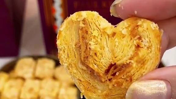 入口一抿就化的葡记曲奇，还有蝴蝶酥和杏仁酥，每一口都是高级甜品的口感#澳门葡记曲奇 #曲奇饼干 #甜