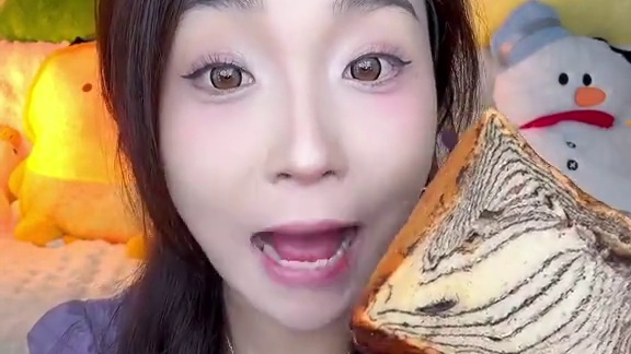 姐妹们比较注重配料的冲卡子家这款！厚切！一块吃饱的那种！烤一下更香！！
黑巧厚切吐司：95g 299