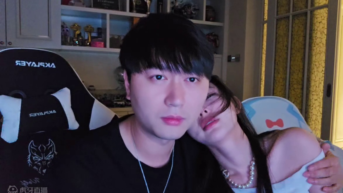 宝儿喝多了情绪崩溃，作为好朋友必须关心一下她！