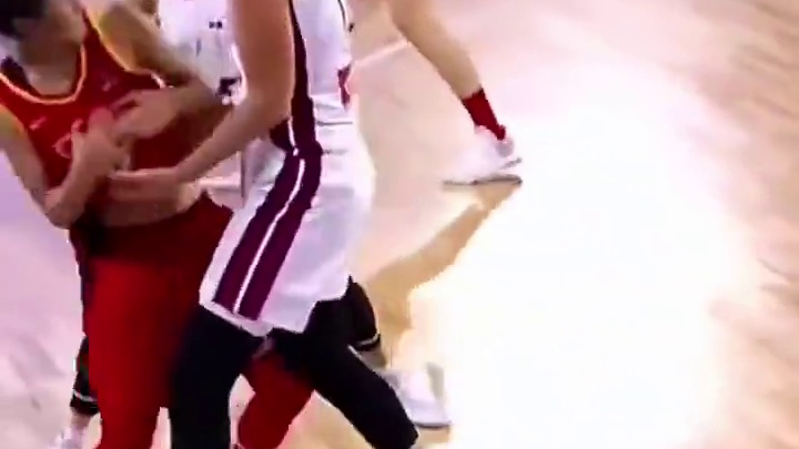 #中国女篮刘禹彤李梦姑娘太棒了#镇压全
场