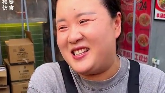 山西小伙挑战2斤面竟然加了5瓢辣椒，太狠了！#这一碗好过瘾 #妈呀太香了 #好吃到停不下来 #重庆美