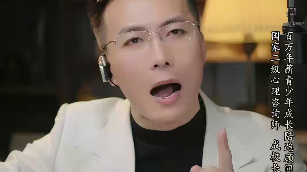 什么样的养育方式能教导出这样的孩子,居然敢掐着妈妈的脖子，跟父母对着干，真是无法无天！#教育 #智慧