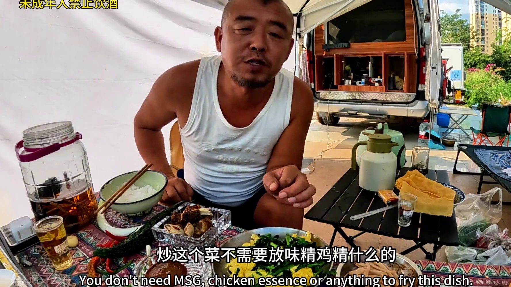 沙大厨吃世界名菜，喝东北散酒，就是这么厉害#户外美食