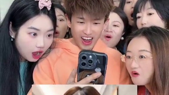 一不小心变身了 #万物皆可cos #毒液变身酷炫感拉满 #毒液变身走一个 #一键get摇滚毒液