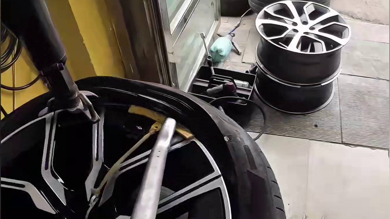 这补胎服务老板不会倒贴吧…#补胎 #汽车 #服务