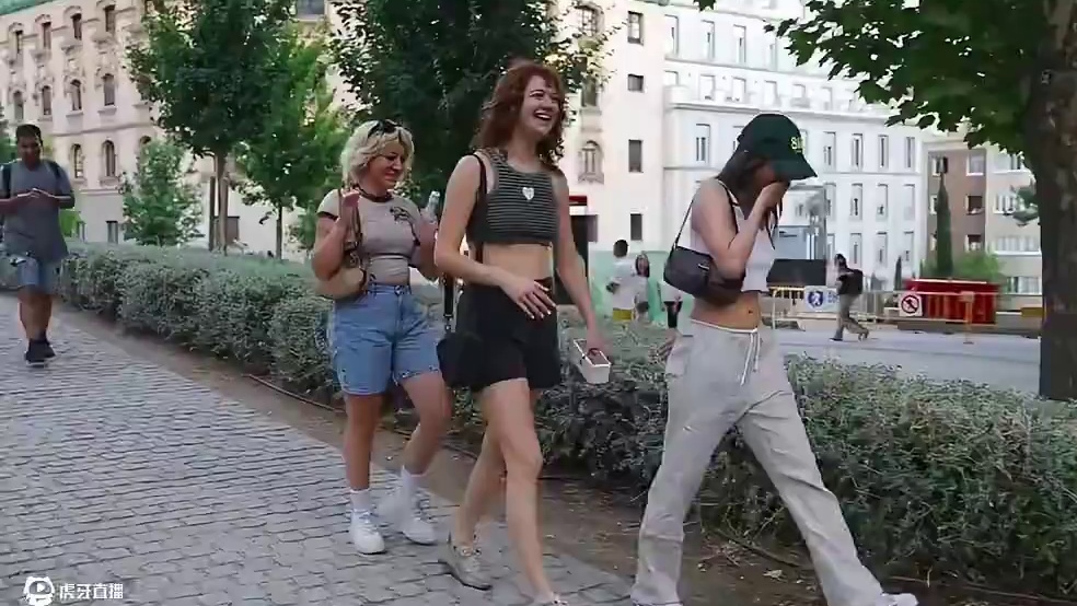 国外街头整蛊恶搞 (153)