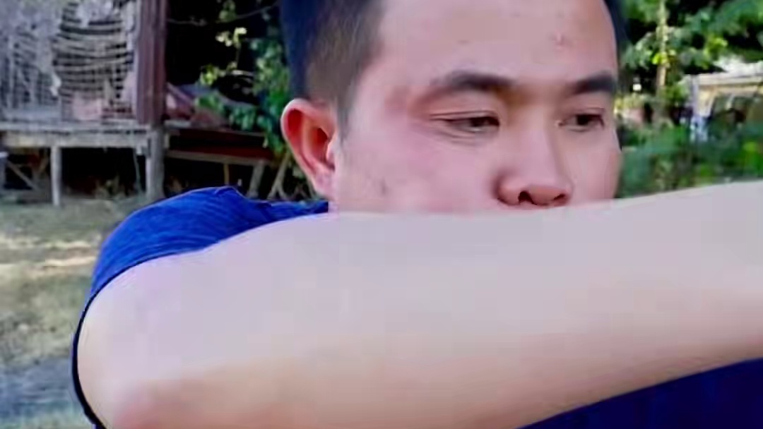 泰式️剁椒酸辣酱汁凉拌小鱿鱼 #泰国主播吃美食视频 #这一口简直香迷糊了 #泰国美食