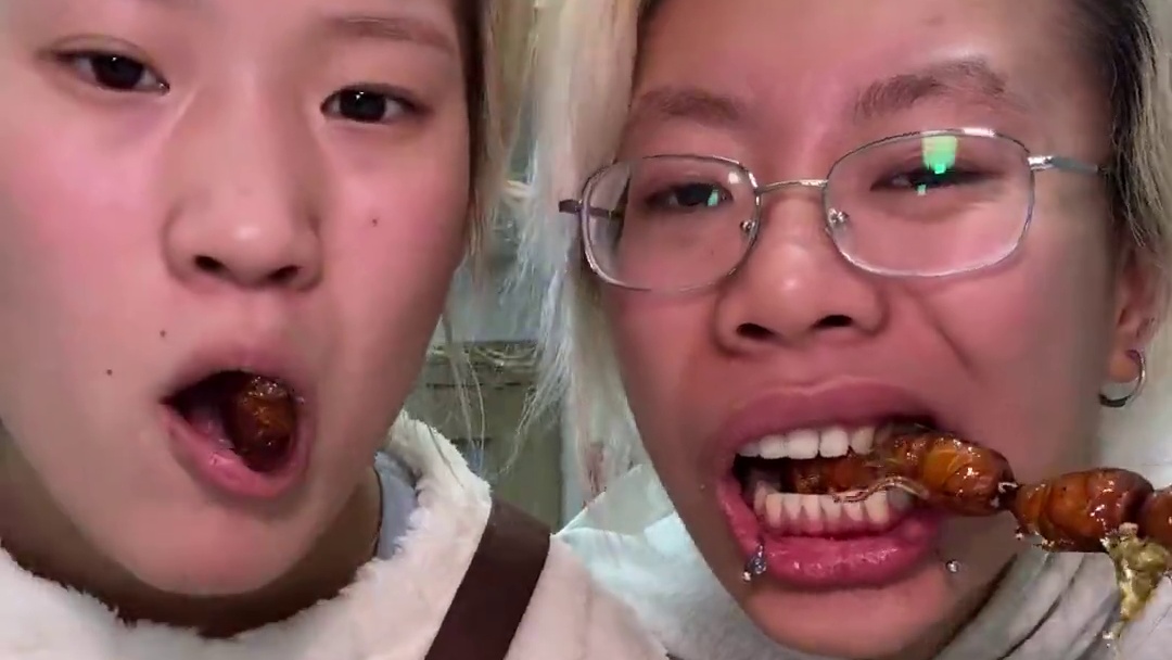 看到最后…#老夏大瑞 #爱吃食物的女孩子 #护食 #冰糖葫 #馋哭了