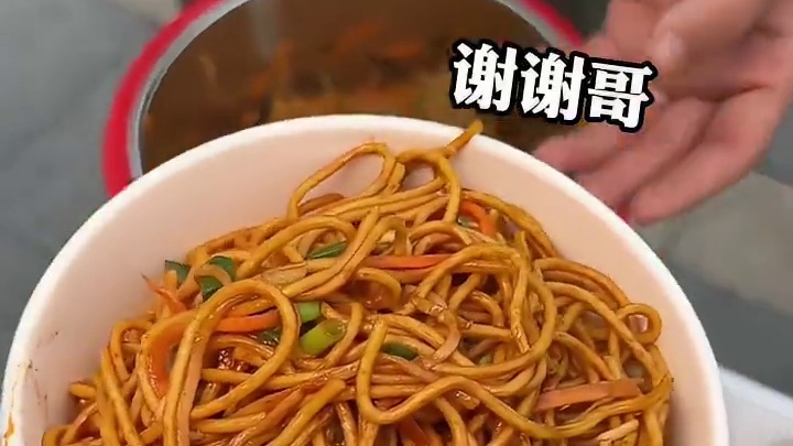 挑战和小学生抢吃的，这物价属实让我震惊到了