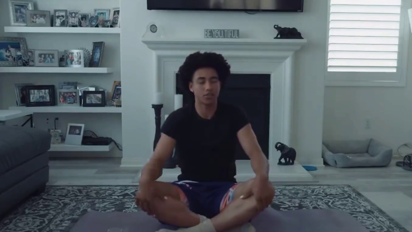 魔仙哥——贾里麦凯恩的晨练瑜伽分享！
#魔仙哥麦凯恩 #篮球需要沉淀