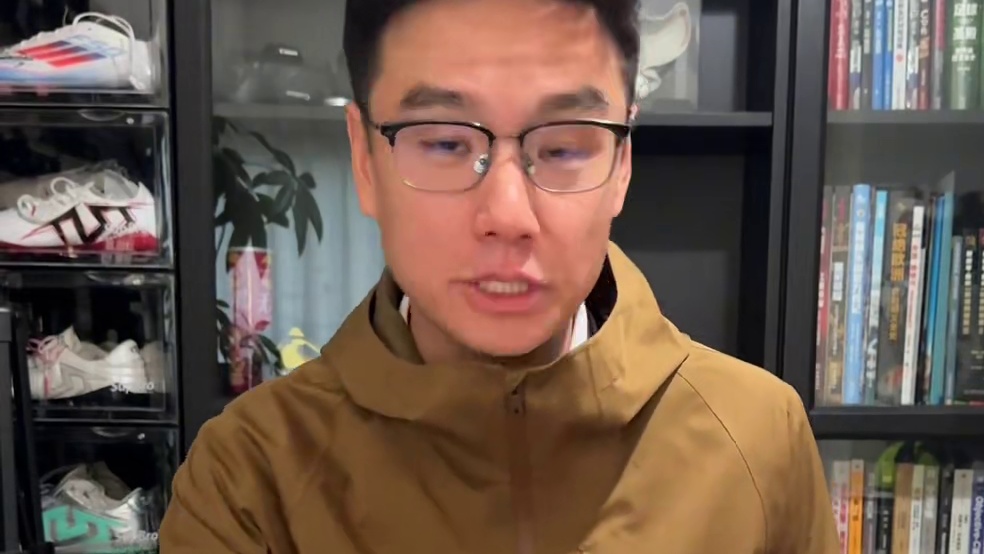 亚瑟士的袋鼠皮足球鞋怎么选？一条视频说清楚 #亚瑟士足球 #足球鞋评测 #袋鼠皮足球鞋