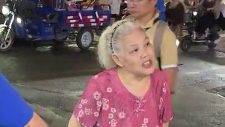 凌晨的街头，在深圳街边上遇见了一对70多岁的爷爷奶奶正在炒粉，听了他们的故事….心里….#发现宝藏小