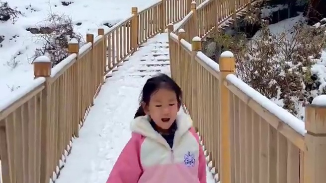 可以在浪漫些 偶遇入冬的第一场雪和晚风#新疆 #拜城县 #一场大雪美如画 #冬天该有的样子 #喜欢下