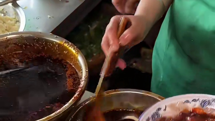 被这一口凉拌猪耳朵馋疯啦，搭配米饭嘎嘎炫三大碗