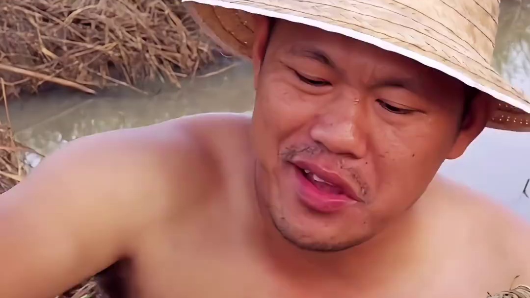 手剥笋朝天椒️酸辣凉拌新鲜跳跳虾 #泰国美食 #户外美食 #泰国生活 #美食