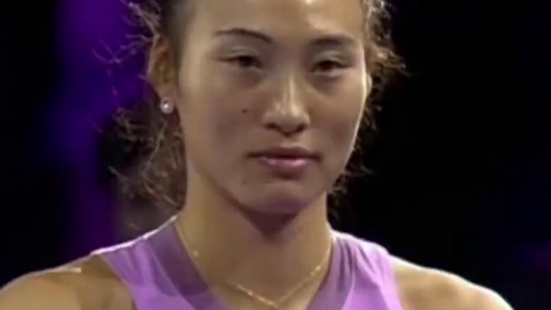 2024年11月10日，郑钦文参加了WTA利雅得年终总决赛，并在决赛中对阵美国选手高芙。经过激烈的三