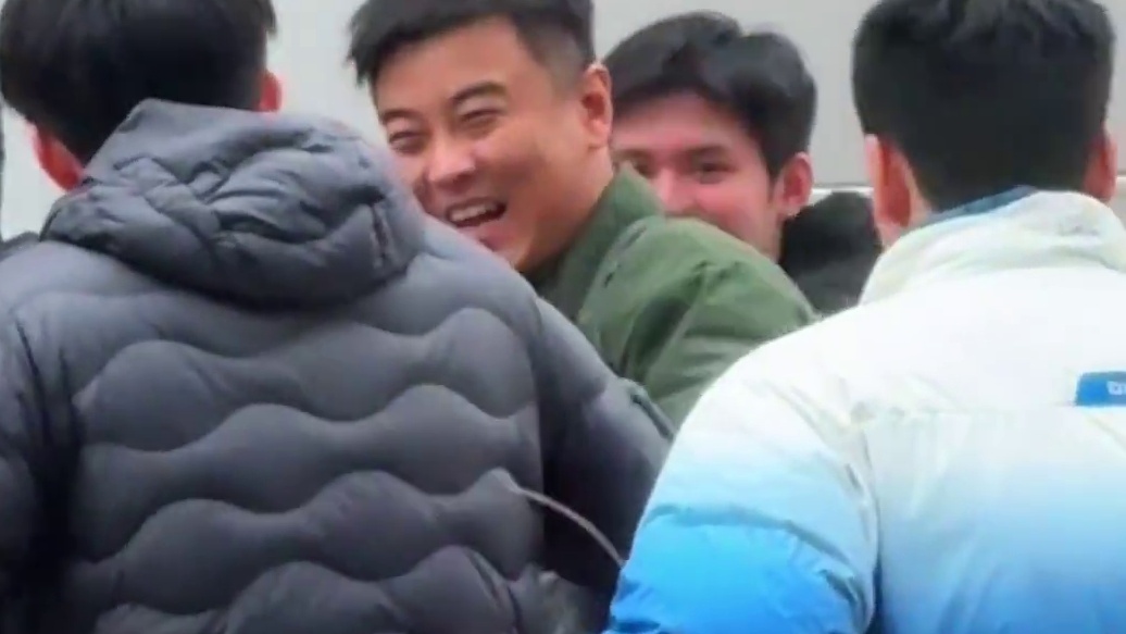 国乒出发回家，王皓笑得真开心，小石头又听到不可思议的东西了