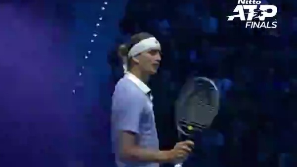 ATP年终总决赛纽康比组小组赛，兹维列夫两个6-4击败卢布列夫，迎来开门红