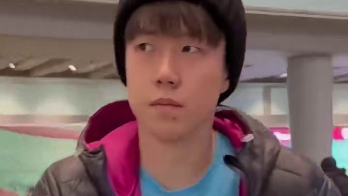 国乒结束法兰克福冠军赛回国了，大头这身打扮是真的帅，福冈总决赛加油！#王楚钦 #王曼昱 #看见音乐计