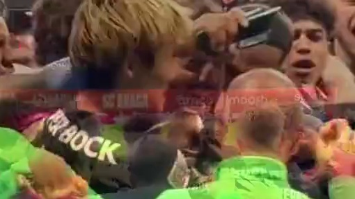 完美谢幕！曼联新任主帅#阿莫林 带队豪取葡超11连胜 赛后球员与其拥抱告别依依不舍#足球的魅力 #曼