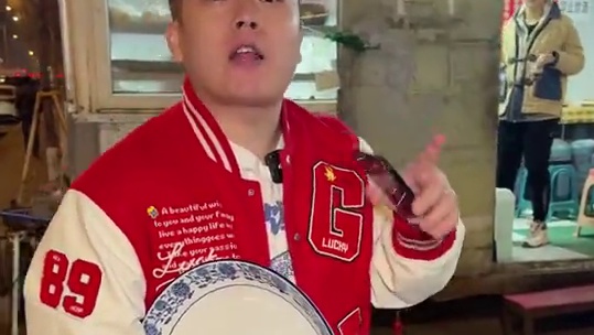 东北深夜食堂大篷车水饺配上劲酒嘎嘎的 #秋冬就要进补 #中国劲酒#到点了干饭人上号 #好吃不如饺子 