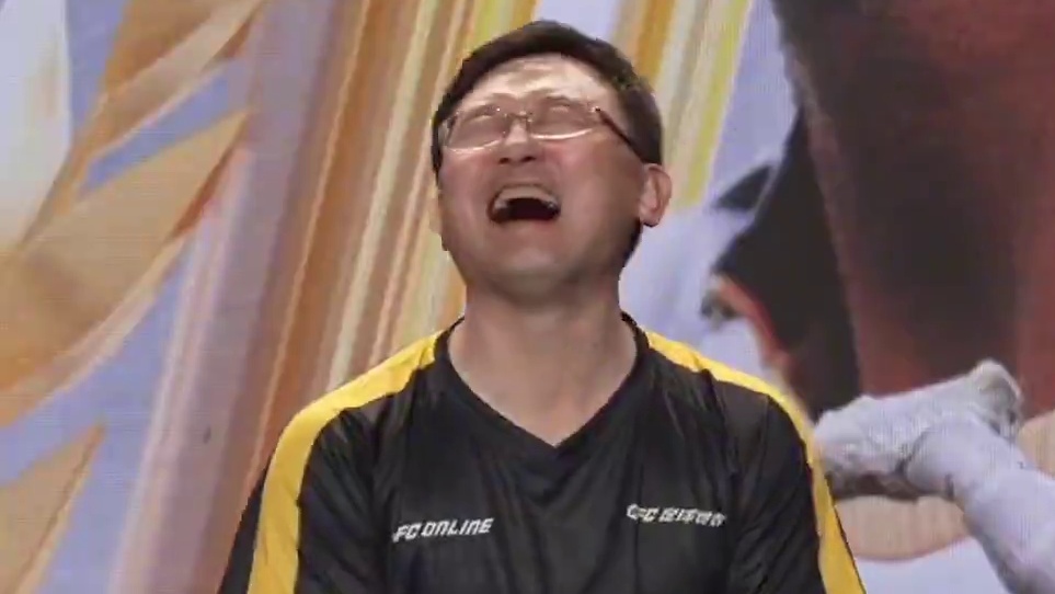 #贝克汉姆孙继海青训球员切磋  有了小贝的鼓励~代表中国足球未来的小朋友们一定会更努力吧！#贝克汉姆