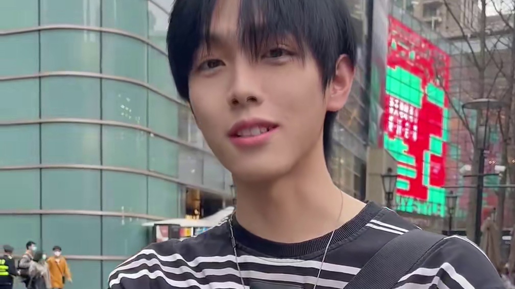 街访30岁纯爱战士，只要姐姐喜欢，保姆保镖随意切换！