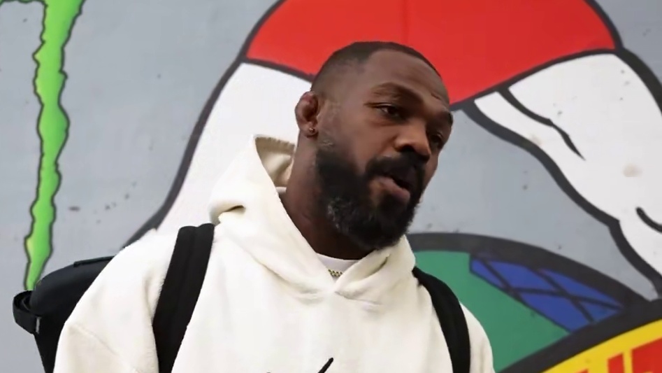 来自历史最佳的肯定！“骨头”琼斯很喜欢他的定制版格斗短裤！#UFC309 #琼斯vs米欧奇