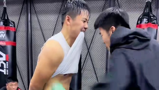 职业队队员 零基础！！
训练2个月效果[得意][得意]
#ACT格斗 运动员招募
有无基础都️ 名额